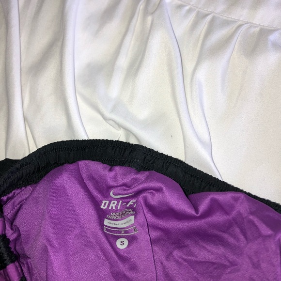 NIKE SHORTS - Picture 3 of 3